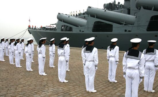GM cruiser Varyag's offical visit to China