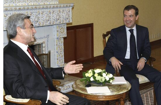 Dmitry Medvedev and Serzh Sargsyan meet in Zavidovo