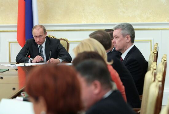 Vladimir Putin chairing Government presidium meeting