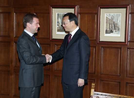 Dmitry Medvedev meetings April 27, 2009