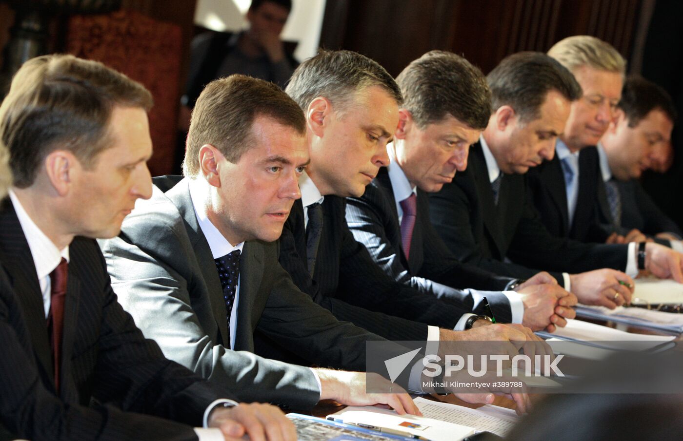Dmitry Medvedev conducts Russian Olympians Foundation meeting