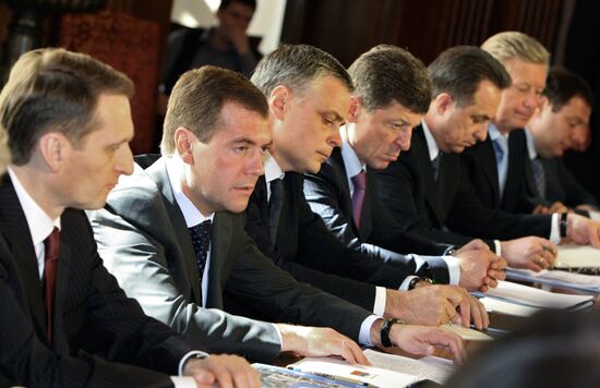 Dmitry Medvedev conducts Russian Olympians Foundation meeting
