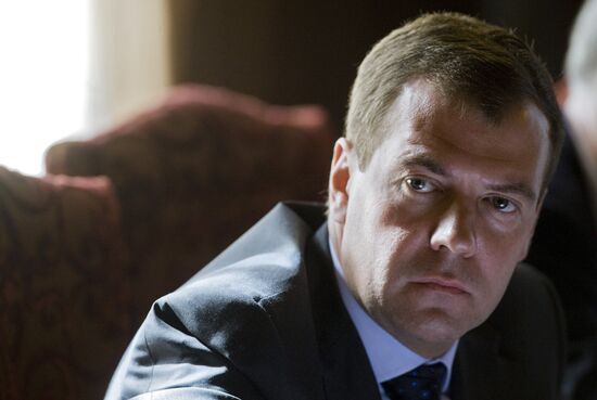 Dmitry Medvedev conducts Russian Olympians Foundation meeting