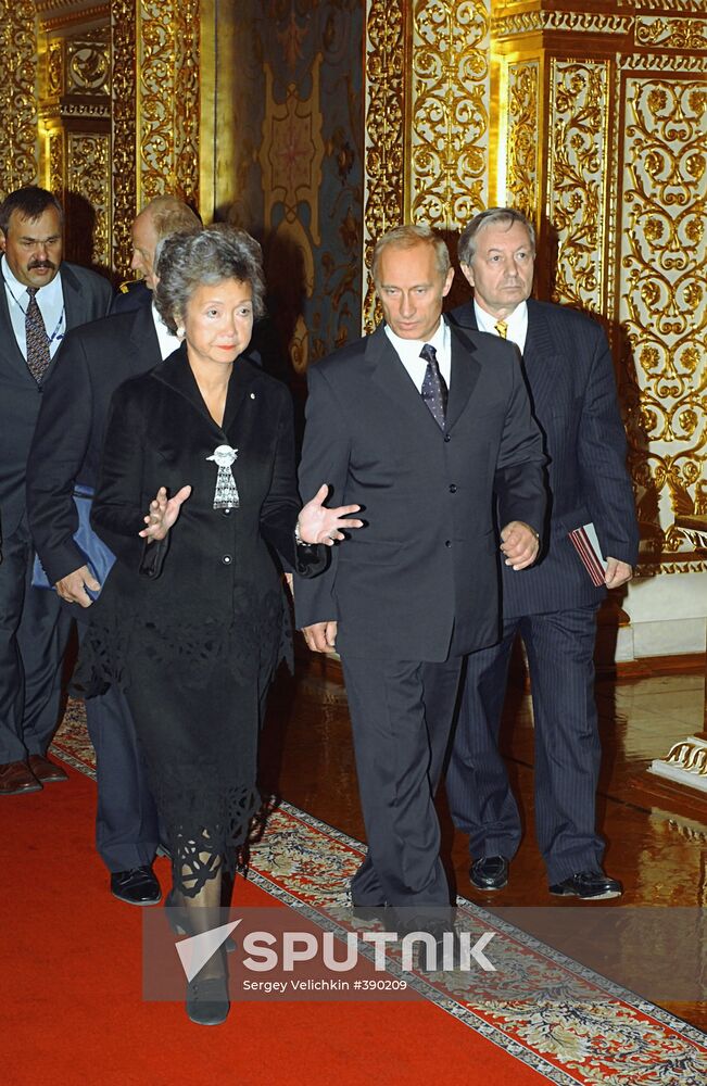 Vladimir Putin meets with Adrienne Clarkson