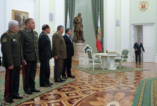 Dmitry Medvedev meets with SCO Defense Ministers
