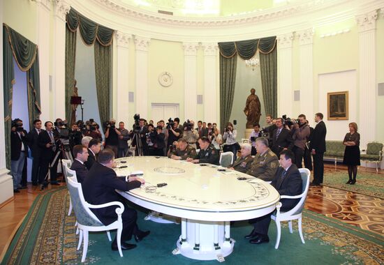 President Dmitry Medvedev meets with SCO defense ministers