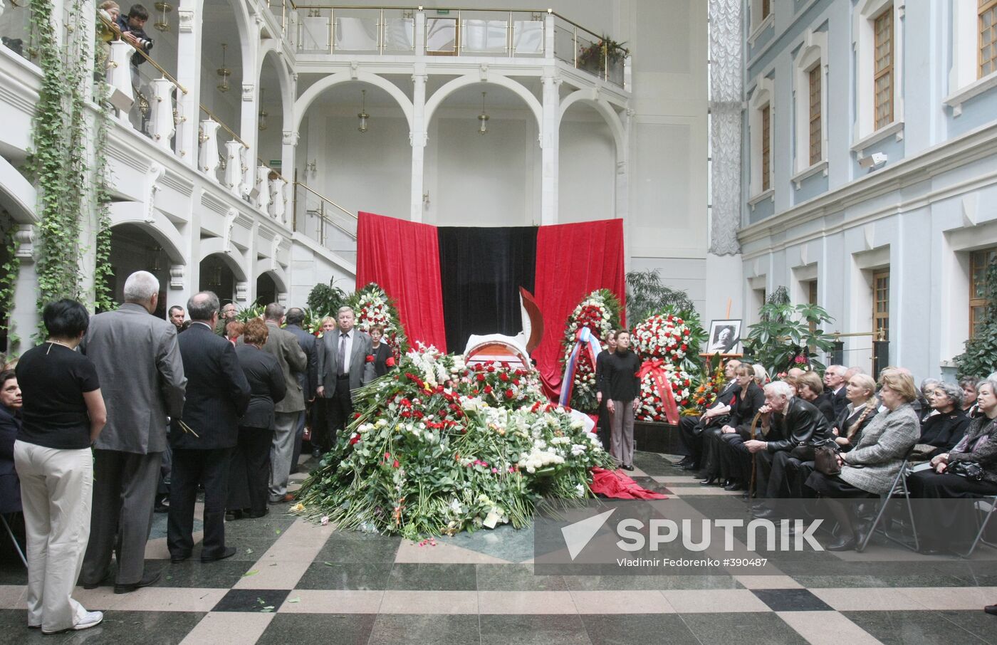 Paying last respects to Yekaterina Maximova