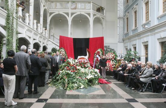 Paying last respects to Yekaterina Maximova