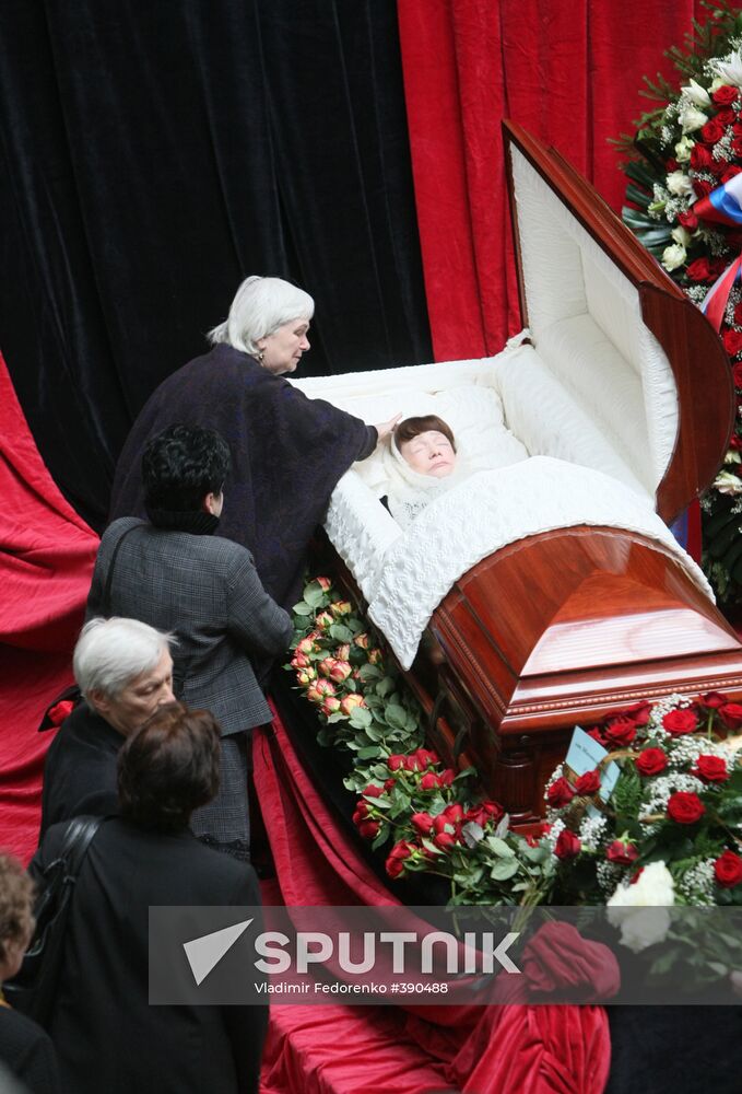 Paying last respects to Yekaterina Maximova