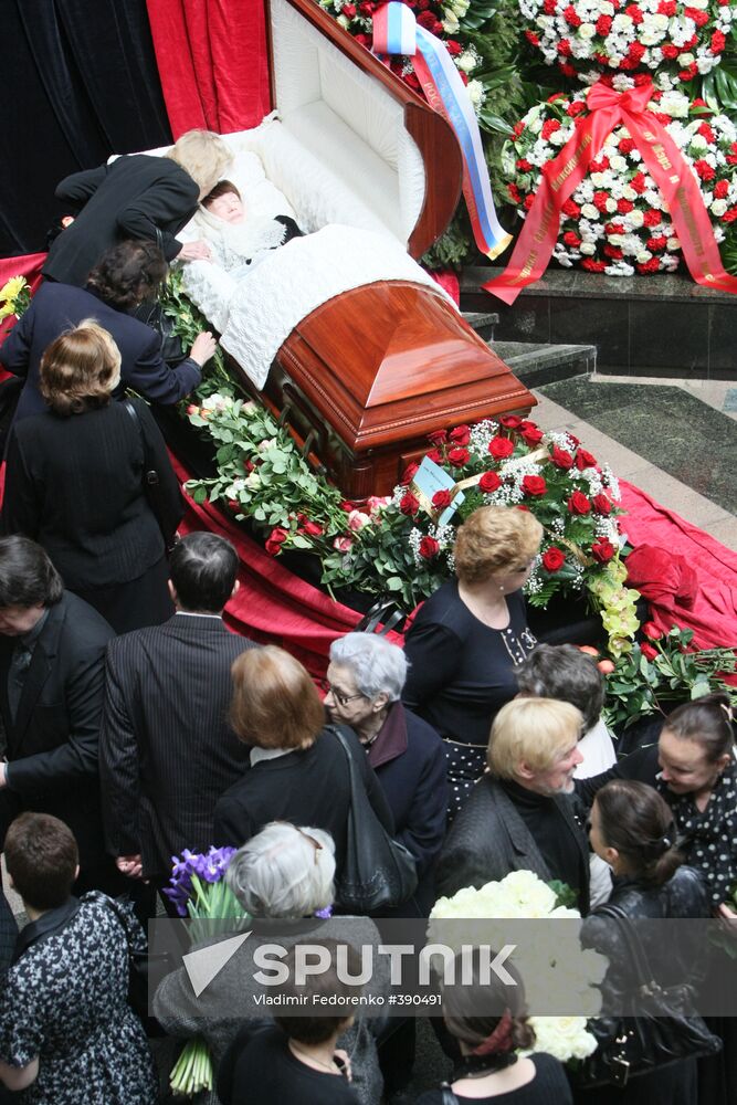 Paying last respects to Yekaterina Maximova