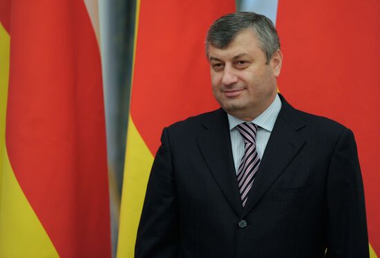 Russia, Abkhazia, Ossetia: agreement on state border guarding