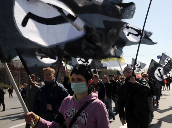 Left-wing opposition supporters participating in Labor Day march