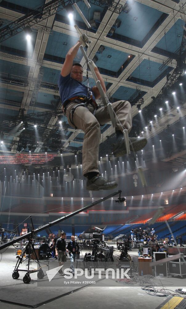 Preparing for the Eurovision 2009 international song contest