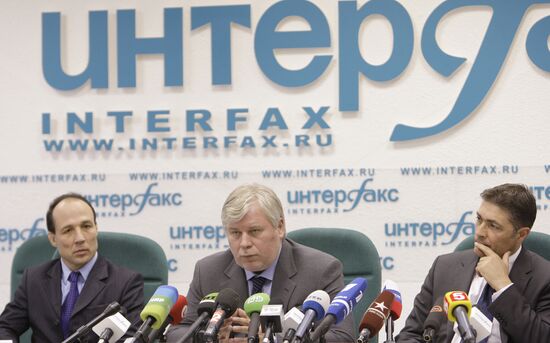 Lawyers of Irina Belenkaya and Jean-Michel Andre speaking