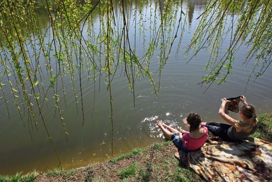 People relaxing in Moscow