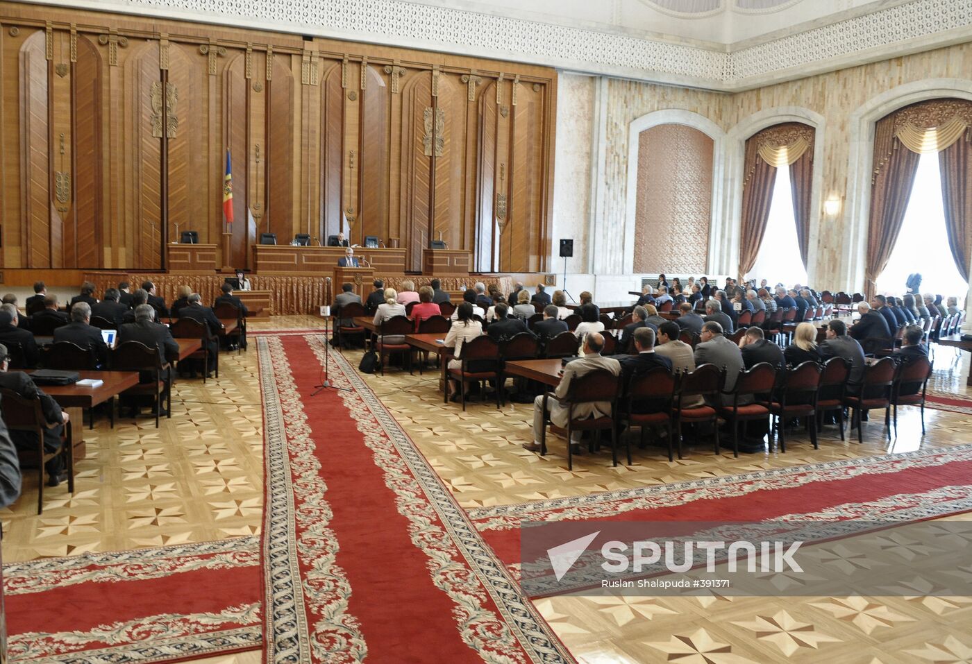New Moldovan Parliament gathers for first meeting