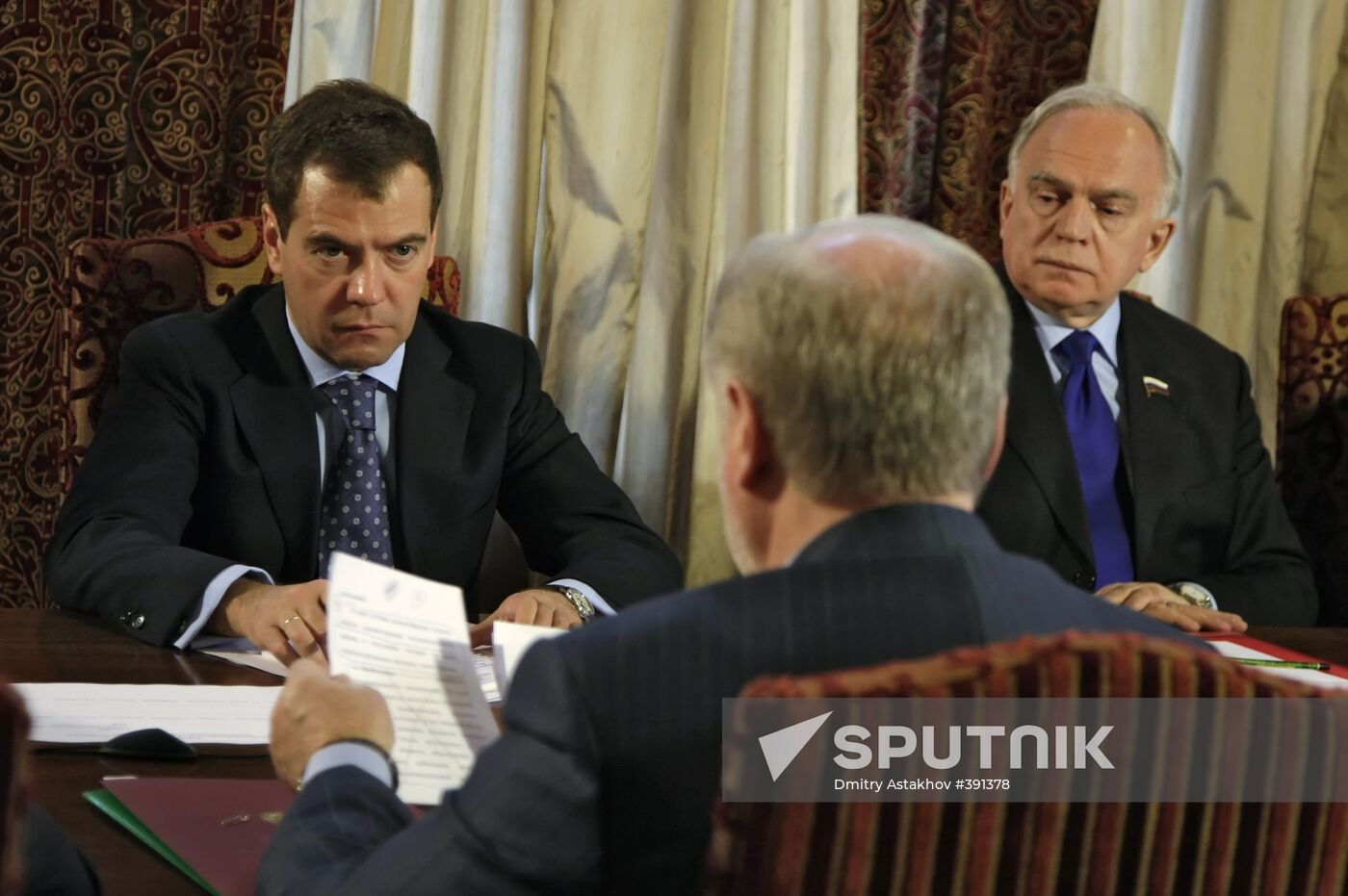 Dmitry Medvedev meets with A Just Russia members