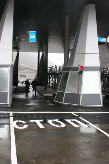 Verkhny Lars checkpoint commissioned