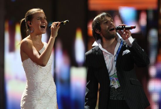 Singers Kamil Mikulcik & Nela Pociskova from Slovakia