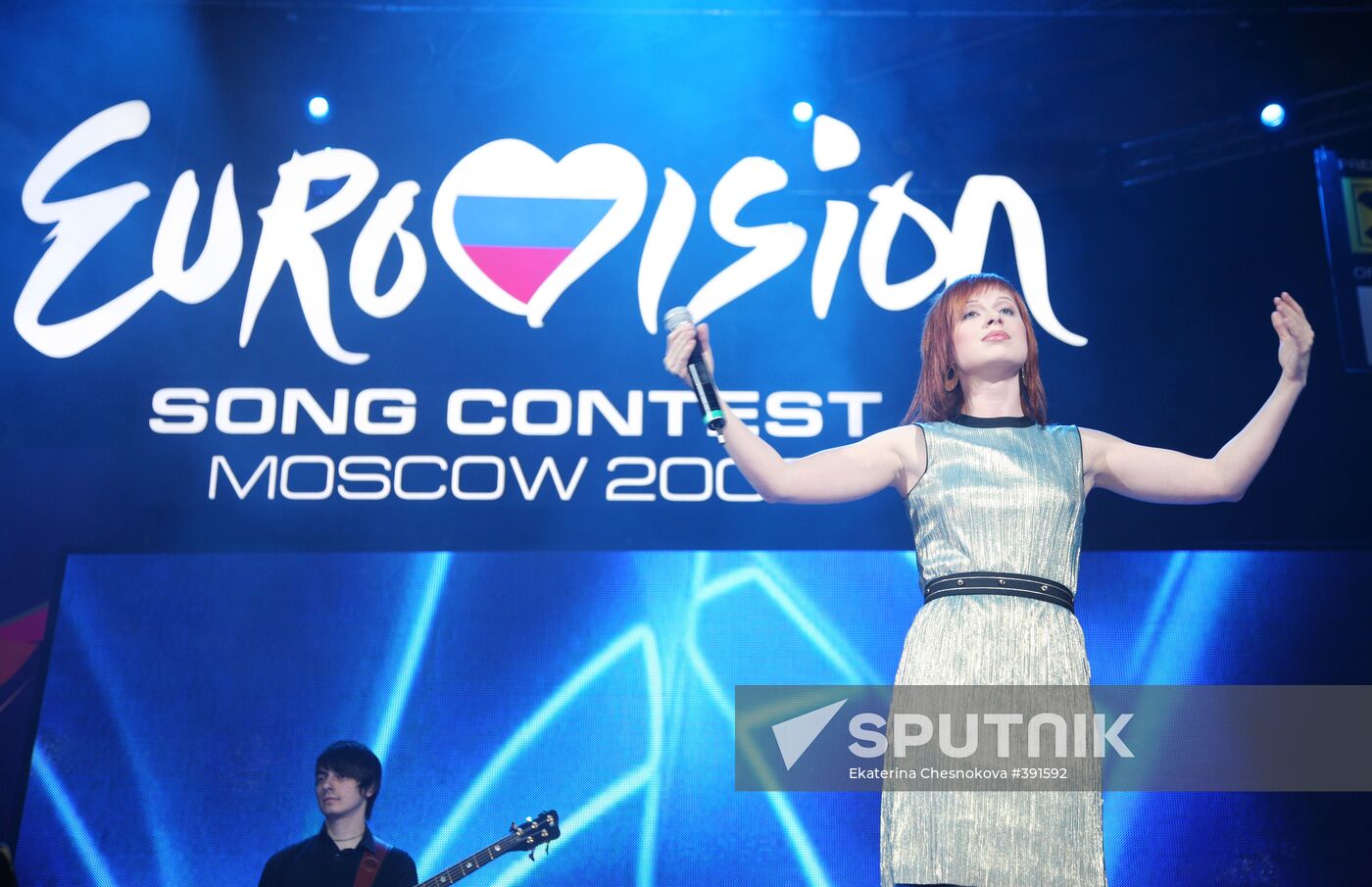 Yulia Savicheva singing