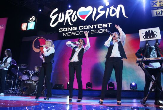 SEREBRO group singing