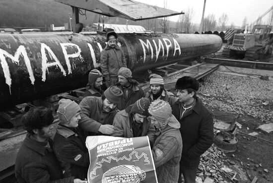 Passengers of the Peace Train meeting with builders in Uzhgorod