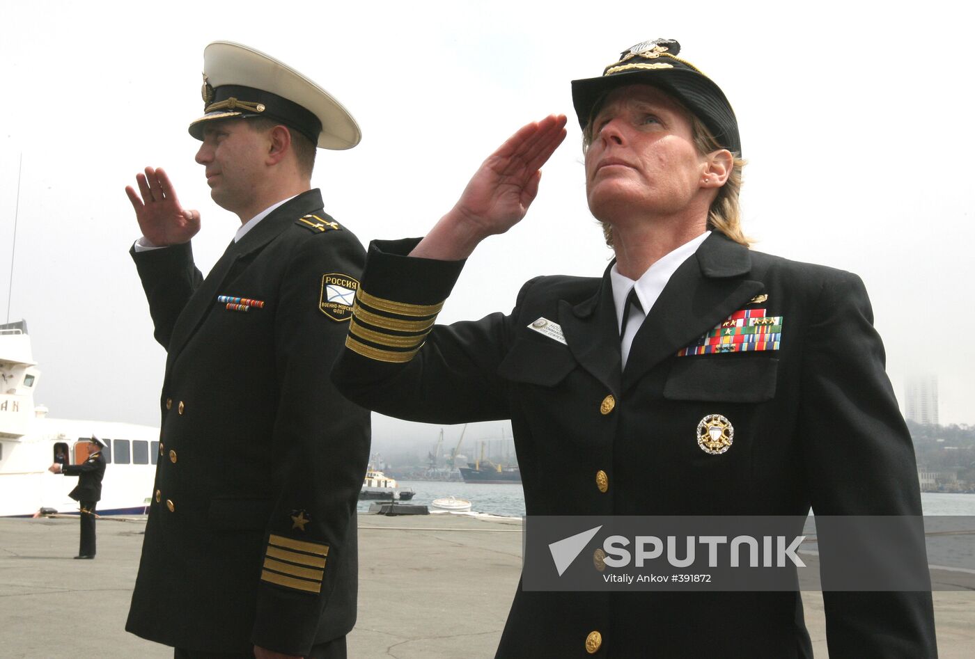 USS Cowpens visits Vladivostok