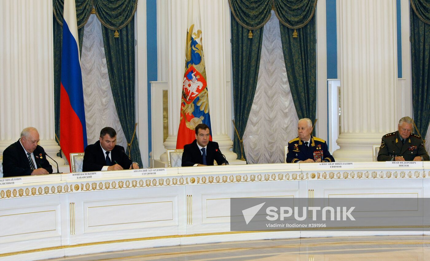 Dmitry Medvedev meets with Heroes of the Soviet Union
