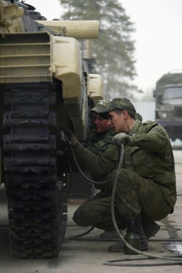 Preparing military equipment for parade in Yekaterinburg