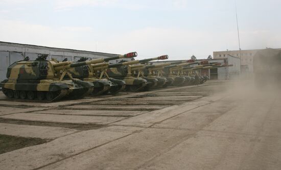 Preparing military equipment for parade in Yekaterinburg