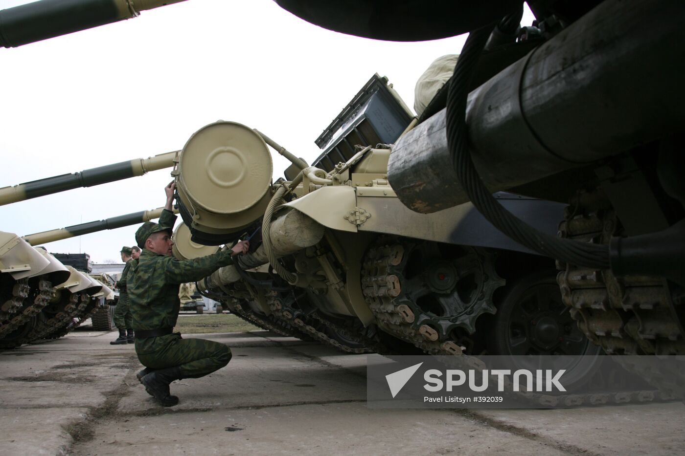 Preparing military equipment for parade in Yekaterinburg