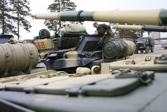 Preparing military equipment for parade in Yekaterinburg
