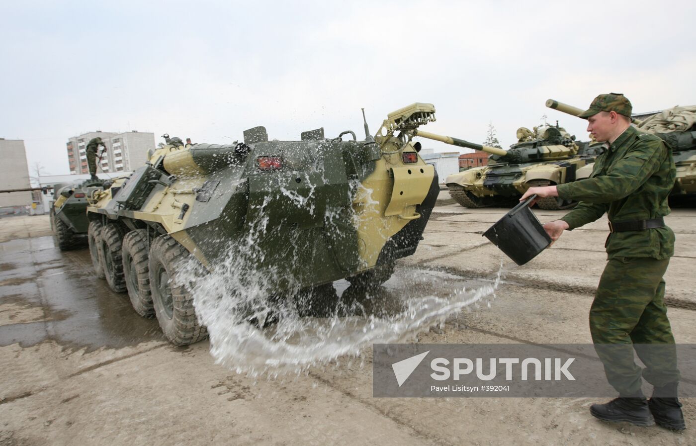 Preparing military equipment for parade in Yekaterinburg