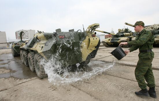 Preparing military equipment for parade in Yekaterinburg