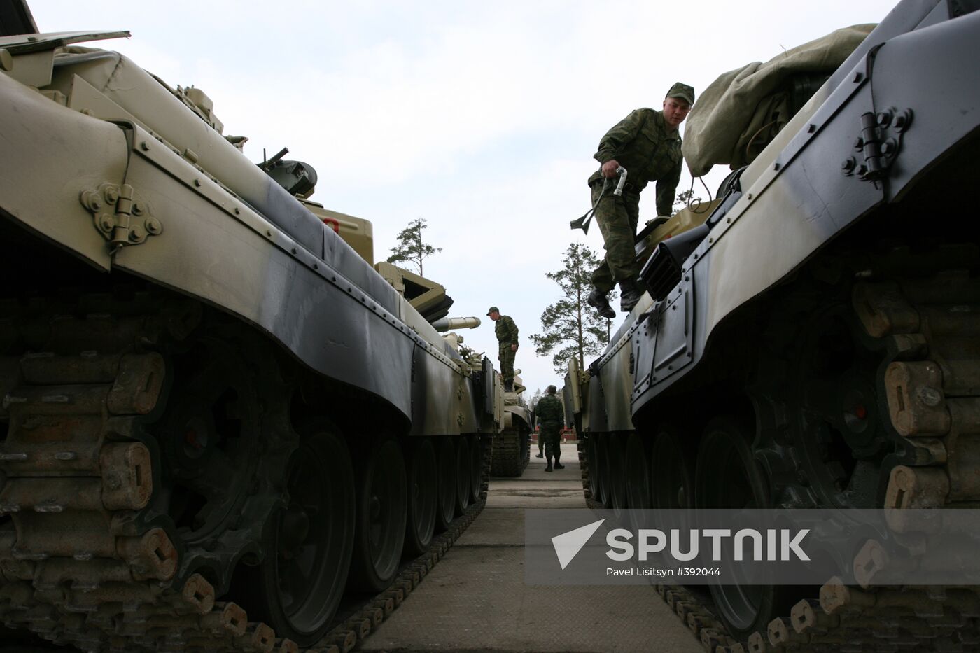 Preparing military equipment for parade in Yekaterinburg