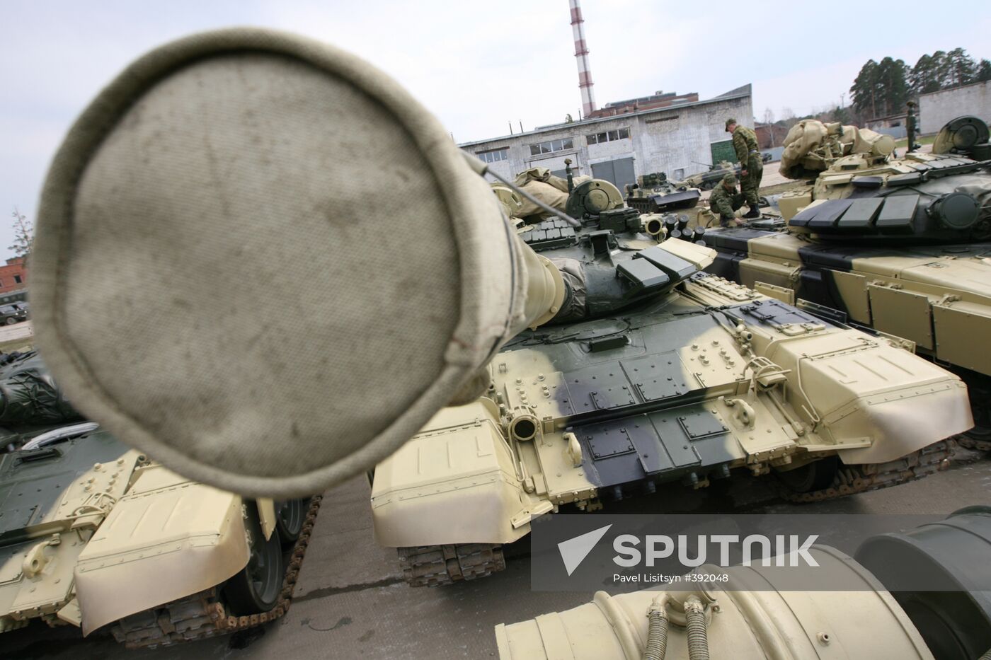 Preparing military equipment for parade in Yekaterinburg