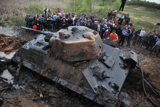 Pulling out a World War II T-34 tank in the Pskov Region