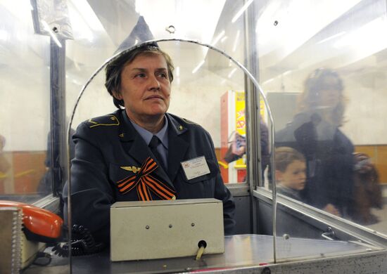 Metro workers adorning their uniforms with St. George ribbons