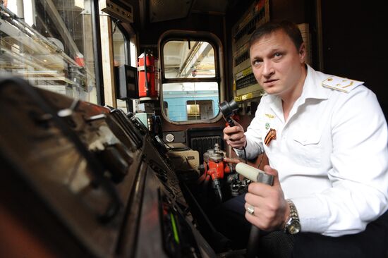 Metro workers adorning their uniforms with St. George ribbons