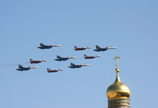 Warplanes take part in Victory Day parade in Moscow