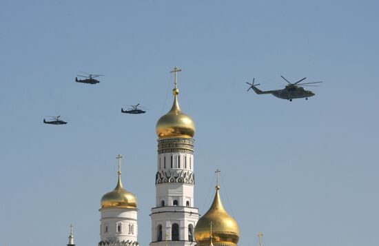 Warplanes take part in Victory Day parade in Moscow