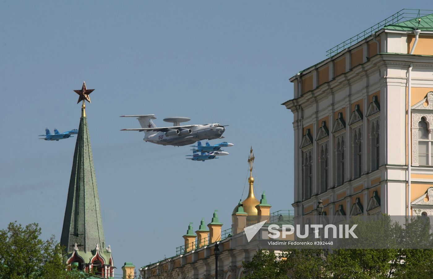 Warplanes take part in Victory Day parade in Moscow