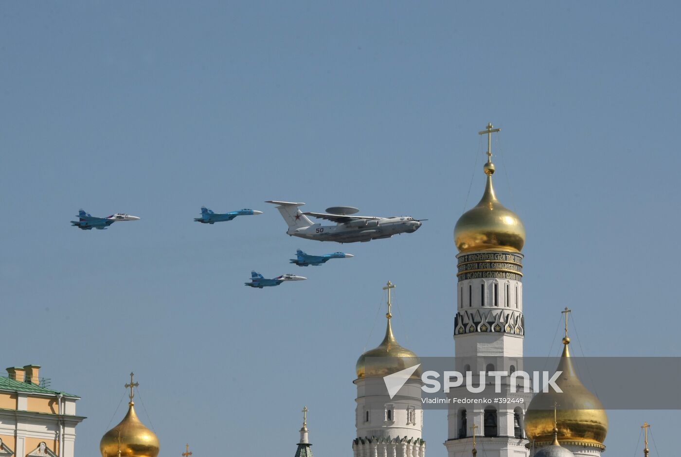Warplanes take part in Victory Day parade in Moscow