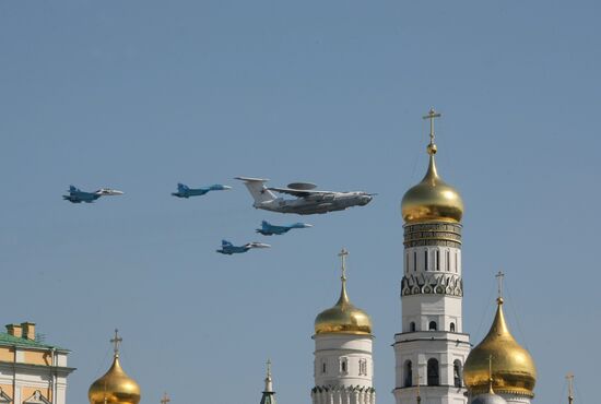 Warplanes take part in Victory Day parade in Moscow