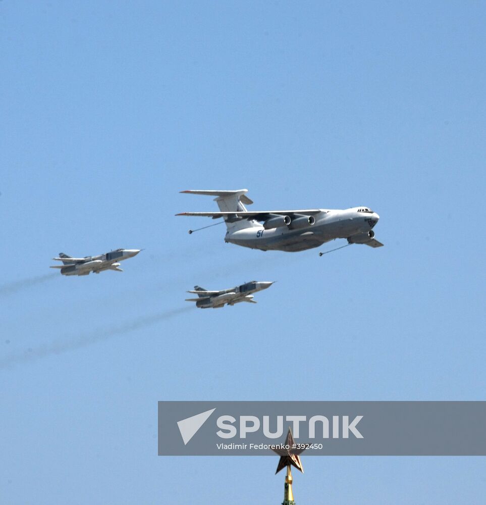 Warplanes take part in Victory Day parade in Moscow