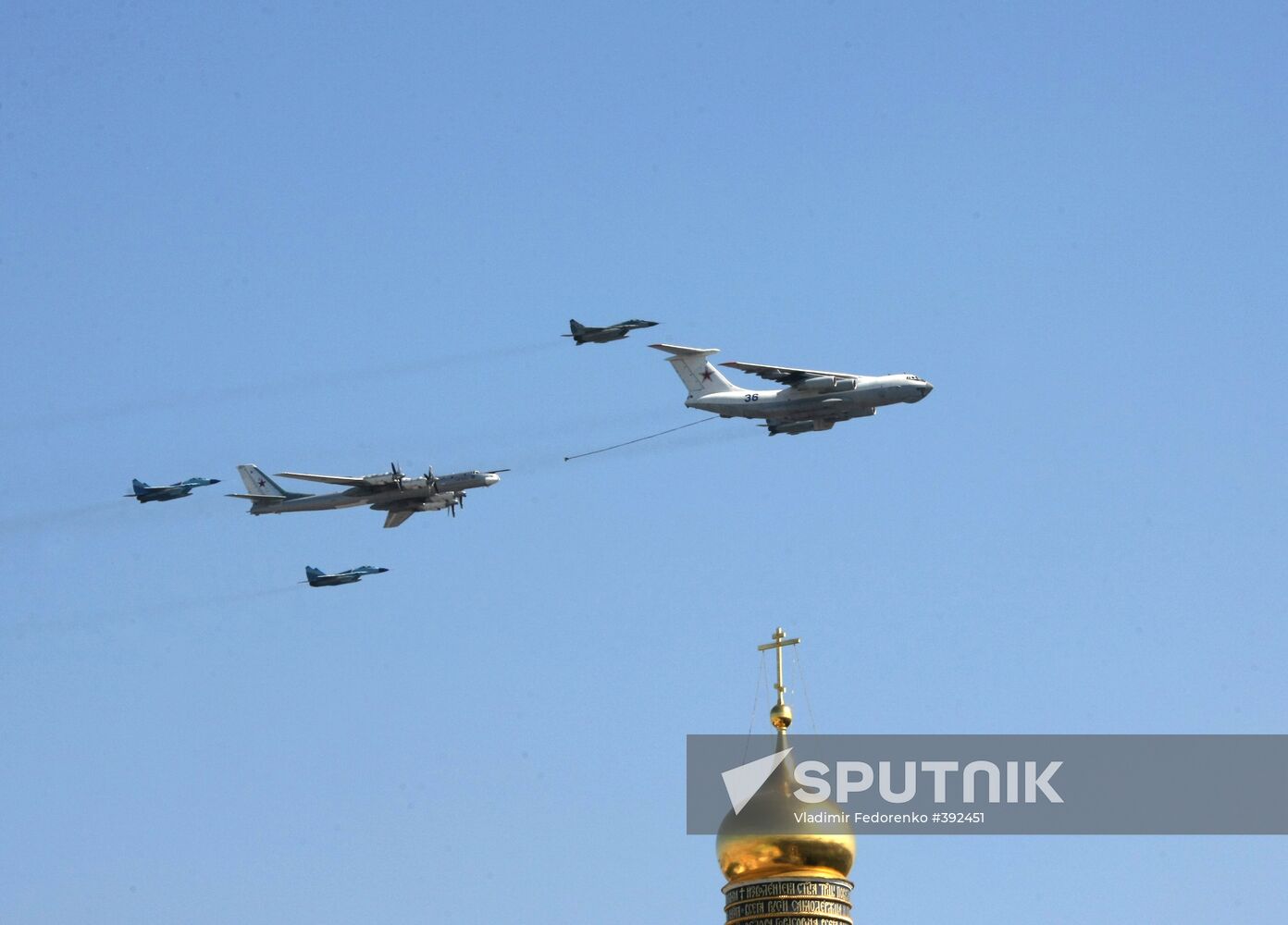 Warplanes take part in Victory Day parade in Moscow