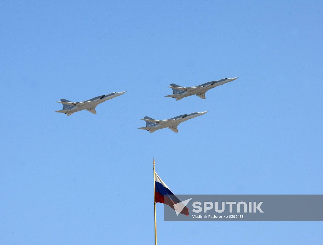 Warplanes take part in Victory Day parade in Moscow