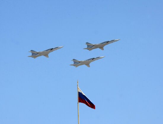 Warplanes take part in Victory Day parade in Moscow