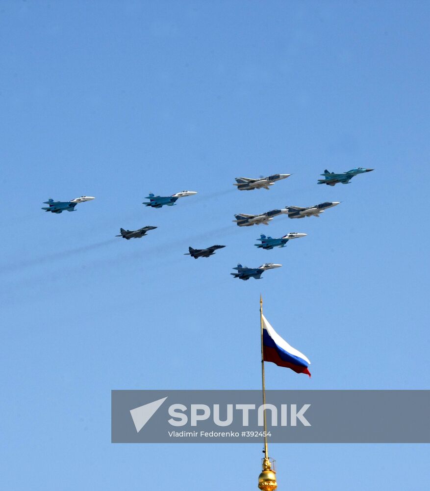 Warplanes take part in Victory Day parade in Moscow