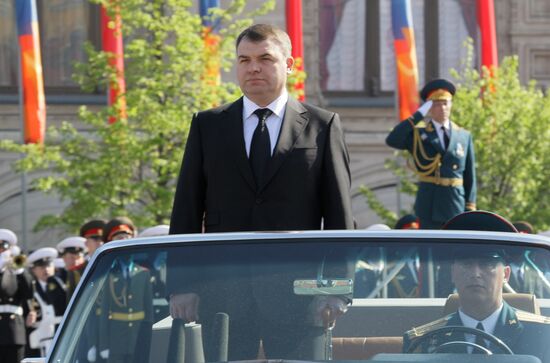 Russian Defense Minister takes part in Victory Day parade